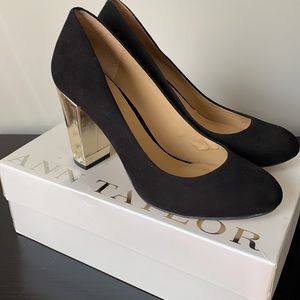 Beautiful Ann Taylor Suede Jewel Pumps